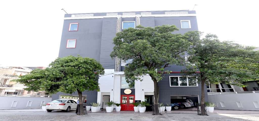 Oyo Townhouse 015 Lajpat Nagar Hotel นิวเดลี ภายนอก รูปภาพ